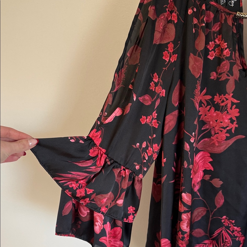 by & by Black and Red Floral Blouse with gold hardware - Picture 3 of 10